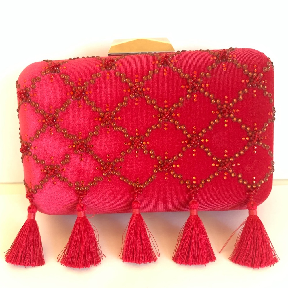 Clutch Beaded Velvet Tadashi Shoji. tassels. Removable Silver Chain